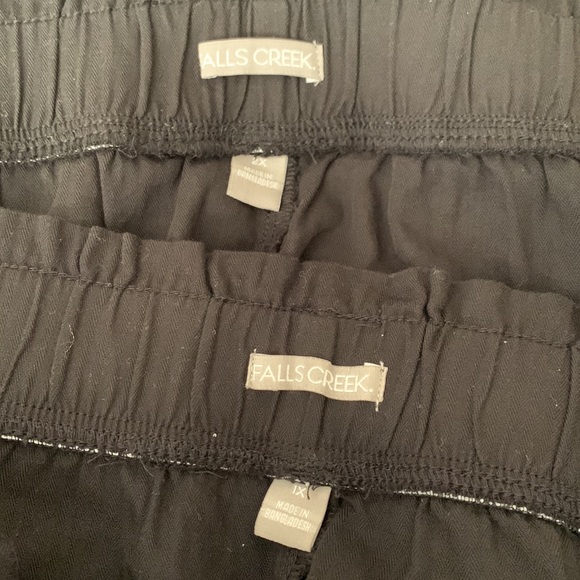 NWT FALLS CREEK Size 2X Adorable Black Pull On Shorts with Belt & Pockets - Picture 3 of 4